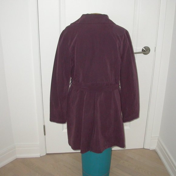 Elegant Maroon Trench Coat with Ruffled Collar - Picture 6 of 6